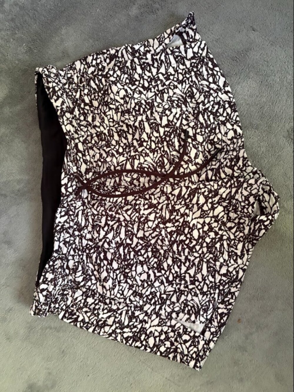 Lululemon Abstract Pattern Athletic Shorts Drawstring Liner Size 4